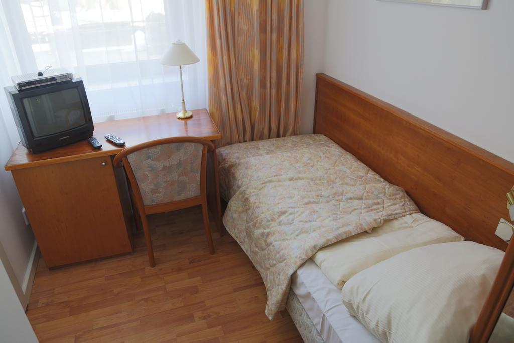Willa Maksymilian Bed And Breakfast Μπίντγκοστς Δωμάτιο φωτογραφία