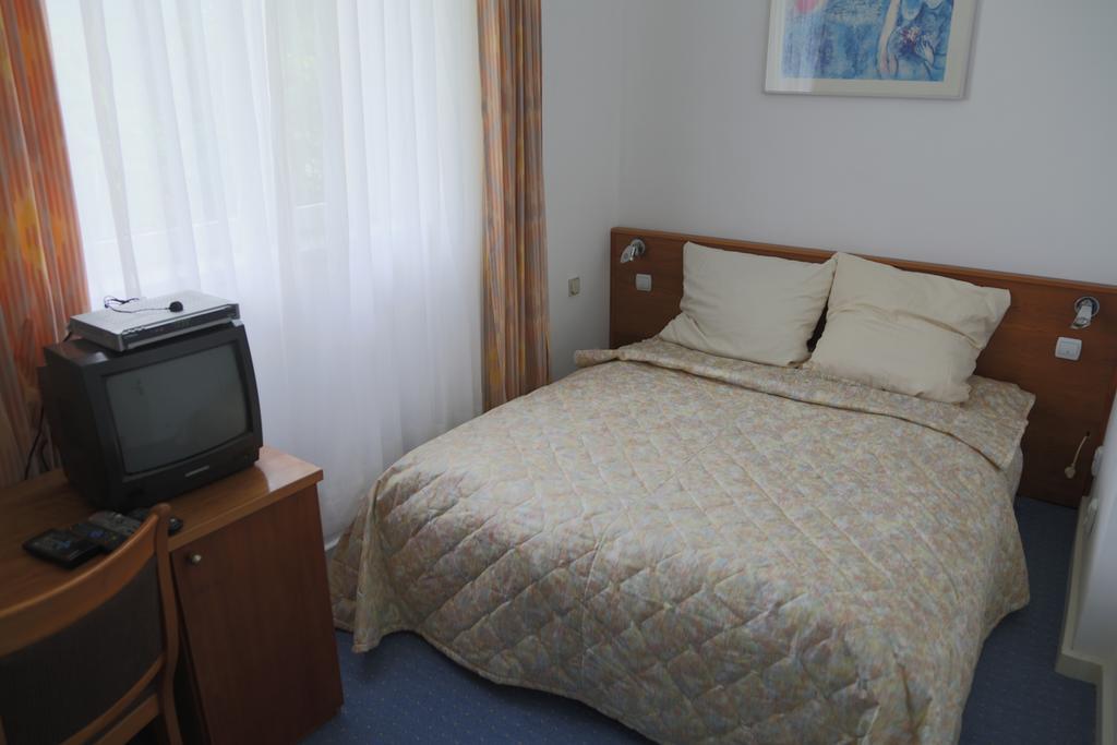Willa Maksymilian Bed And Breakfast Μπίντγκοστς Δωμάτιο φωτογραφία